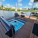 Wikkelboats At Tramkade Den Bosch * Orthen