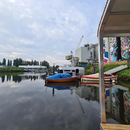Wikkelboats At Tramkade Den Bosch *