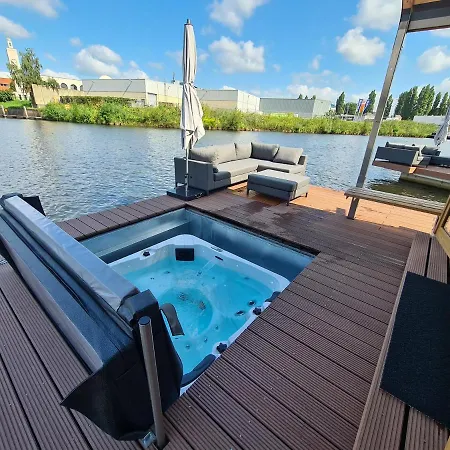 Wikkelboats At Tramkade Den Bosch * Orthen