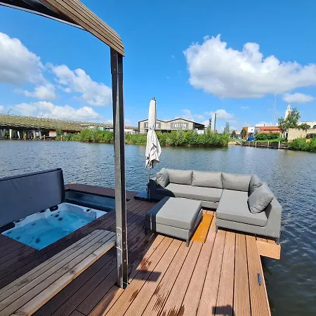 Wikkelboats At Tramkade Den Bosch *