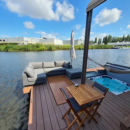 Wikkelboats @ Tramkade Den Bosch Orthen