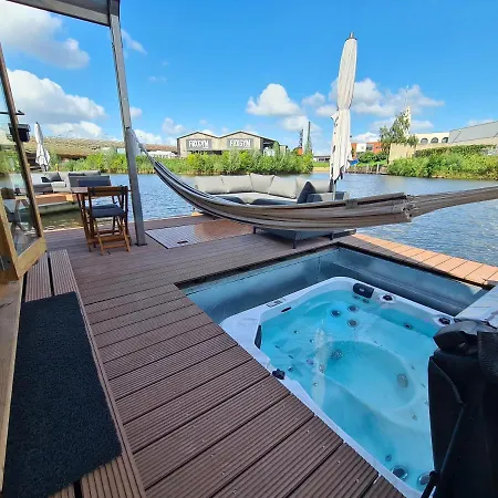 Wikkelboats @ Tramkade Den Bosch * Orthen