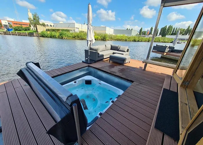 Wikkelboats At Tramkade Den Bosch * Orthen