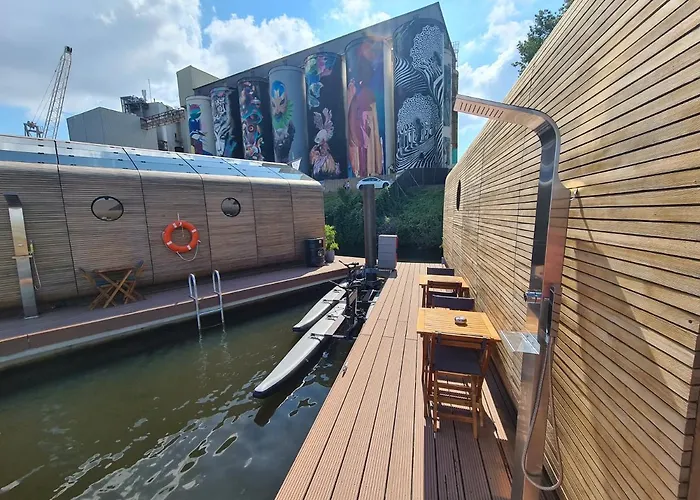 Wikkelboats @ Tramkade Den Bosch Vakantiehuis Orthen